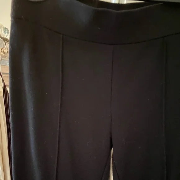 Cache size 4 black leggings with seam down front- also has slit on ankle - Picture 2 of 6